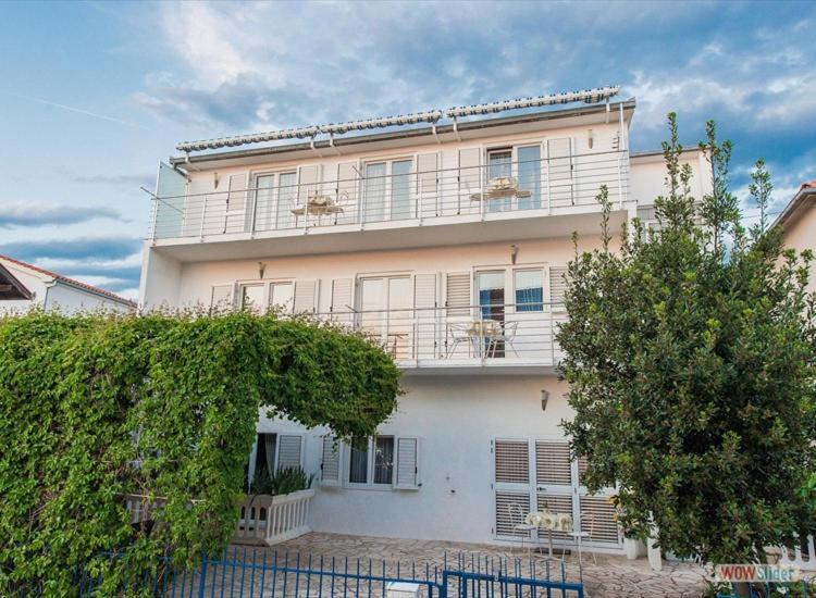 Apartmani Aria Rogoznica  Luaran gambar