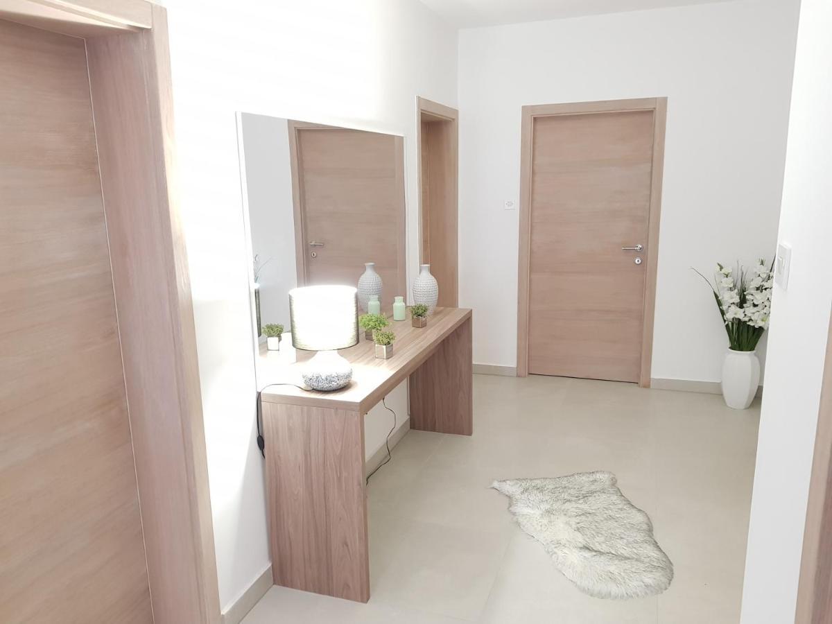 Apartmani Aria Rogoznica  Luaran gambar